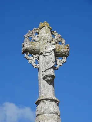 Croix du cimetière de Saint-Ouen-de-Thouberville