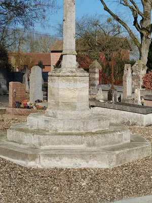 Croix du cimetière de Bouquetot