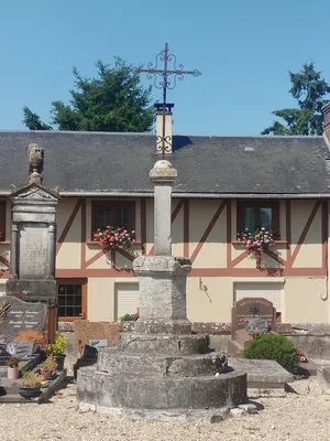 Croix du cimetière d'Étréville