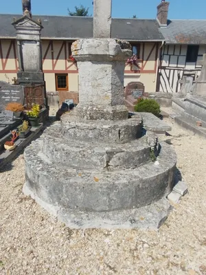 Croix du cimetière d'Étréville