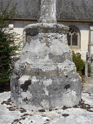 Croix de l'Église de Sainte-Croix-sur-Aizier
