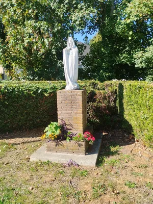 Statue de la Vierge à Bourgtheroulde-Infreville