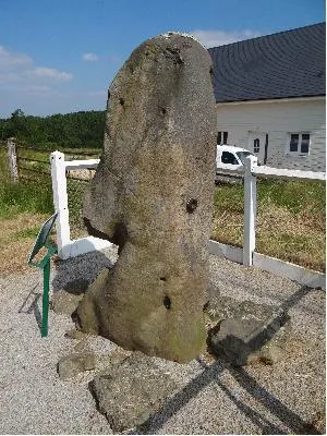 Menhir dit la Pierre-à-Boeufs à Montreuil-l'Argillé