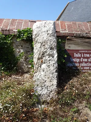 Allée couverte La pierre percée à Aizier