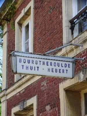 Gare de Bourgtheroulde à Thuit-Hébert