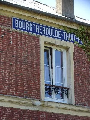 Gare de Bourgtheroulde à Thuit-Hébert