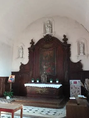 maître-autel, tabernacle, retable et 3 statues : Vierge à l'Enfant, Sainte Clotilde, Sainte