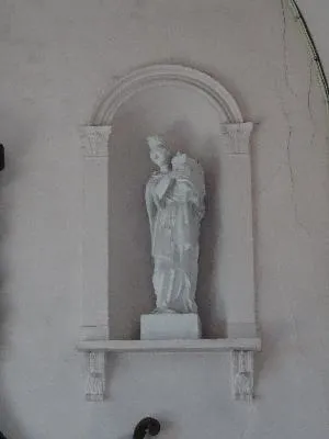 Statues de l'église des Trois Marie de Guichainville