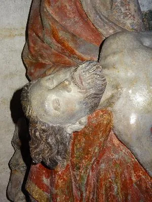 Groupe sculpté : Vierge de Pitié de l'église Notre-Dame-des-Arts de Pont-de-l'Arche