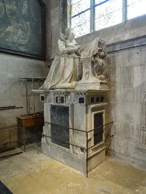 monument funéraire de Marie Maignart (priant)