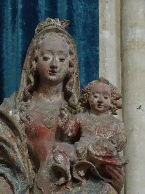 Statue : Vierge à l'Enfant dans l'Abbatiale Saint-Taurin d'Évreux