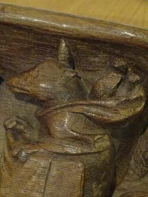 Miséricorde de stalle : Le Renard prêchant les poules dans le Musée de l'Ancien Evêché d'Évreux