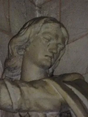 Statue : Saint-Jean dans l'église Sainte-Croix de Bernay
