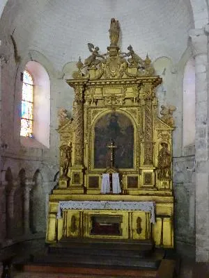 retable du maître-autel, 3 statues : Saint Sébastien, Saint Roch, Vierge à l'Enfant, 4 statuettes : Anges