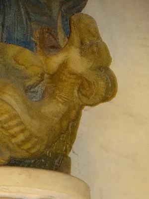 Statue de Saint-Michel dans l'Église Saint-Hilaire de Muids