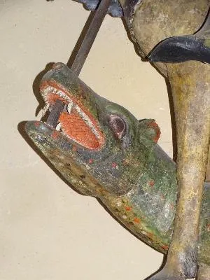 Statue Saint-George terrassant le dragon dans l'Église de Romilly-sur-Andelle