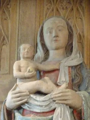 Statue : Vierge à l'Enfant dans l'Église Saint-Quentin de Poses