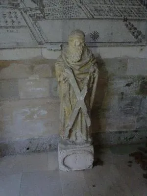statue : Saint André portant sa croix