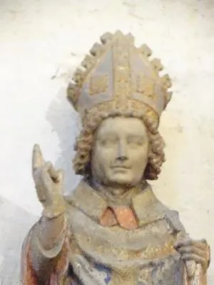 Statue de Saint Pierre, pape dans l'Église d'Alizay