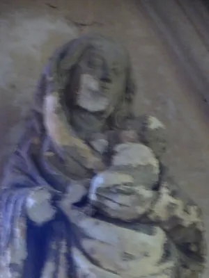 Statue : Vierge à l'Enfant allaitant dans l'Église de La Couture-Boussey