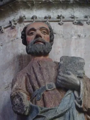 Statue de Saint-Pierre apôtre dans l'Église Notre-Dame-des-Arts de Pont-de-l'Arche