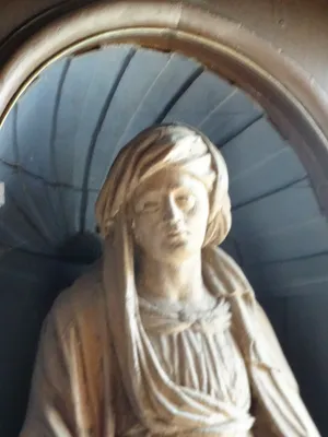 Groupe sculpté : l'Education de la Vierge dans l'Église Saint-Paul de La Croix-Saint-Leufroy
