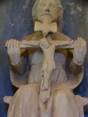 Groupe sculpté : la Sainte Trinité dans l'Église de la Sainte-Trinité de Corny