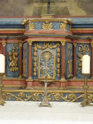 Retable du maître-autel dans l'Église de la Sainte-Trinité à Corny