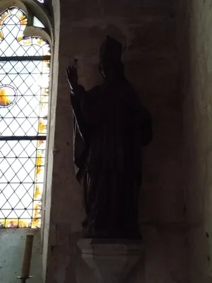 Statue : Saint évêque n° 1 dans la Collégiale Notre-Dame d'Écouis