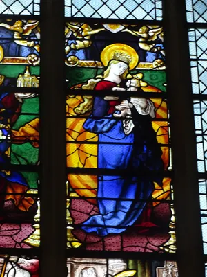 Vitrail Baie 21 : Saint-Pierre, Sainte-Clotilde, La Vierge dans la Collégiale de Gisors