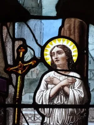 Vitrail Baie D : Vie de Jeanne d'Arc dans l'Église de la Sainte-Trinité de Pinterville