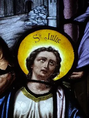 Vitrail Baie 6 : Ste Julie dans l'Église Sainte-Colombe d'Irreville
