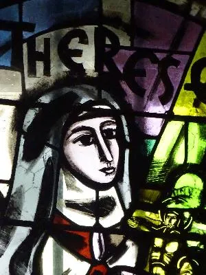 Vitrail Baie 7 : Ste Thérèse dans l'Église Saint-Quentin de Poses