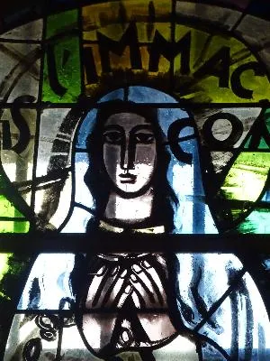 Vitrail Baie 11 : Je suis l'Immaculée Conception dans l'Église Saint-Quentin de Poses
