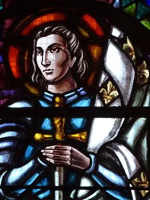 Vitrail Baie 4 : Sainte Jeanne d'Arc dans l'Église de Saint-Pierre-la-Garenne