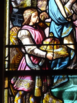 Vitrail Baie 14 : Le baptême de Clovis dans l'Église Saint-Martin d'Ivry-la-Bataille
