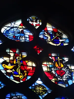 Vitrail Baie 8 - Pardon-Enfance-Charité dans l'Église Notre-Dame-des-Arts de Pont-de-l'Arche