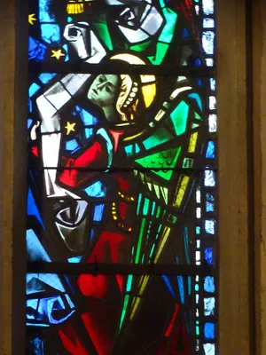 Vitrail Baie 5 - La Vierge à la Licorne par Max Ingrand (1950) dans l'Église Saint-Ouen de Pont-Audemer