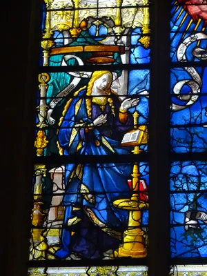 Vitrail Baie 16 : L'Annonciation (1516) dans l'Église Saint-Ouen de Pont-Audemer