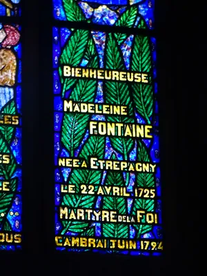 Vitrail Baie 5 : Bienheureuse Madeleine Fontaine dans l'Église d'Étrépagny