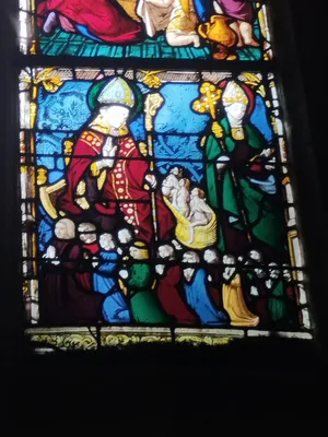 Vitrail Baie 18 : Vie de la Vierge, Saint-Nicolas et Saint-Martin dans l'Église Saint-Martin à Nonancourt