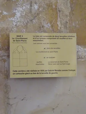 Vitrail Baie 3 : Le Crucifiement de Saint-Pierre dans l'Église Saint-Martin à Nonancourt