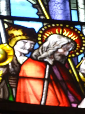 Vitrail Baie 103 : La Comparution de Jésus devant Caïphe dans l'Église Saint-Martin à Nonancourt