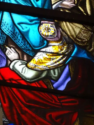 Vitrail Baie 103 : La Comparution de Jésus devant Caïphe dans l'Église Saint-Martin à Nonancourt