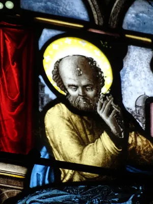 Vitrail Baie 1 : Le reniement de Saint-Pierre dans l'Église Saint-Germain à Heuqueville