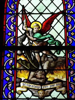 Vitrail Baie 5 : St-Michel Archange dans l'Église Saint-Germain à Heuqueville