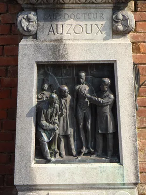 Statue Docteur Auzoux à Saint-Aubin-d'Écrosville