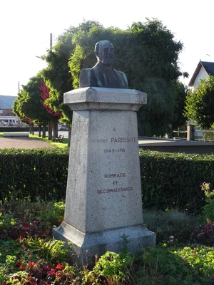 Statue d'Albert Parissot à Beaumont-le-Roger