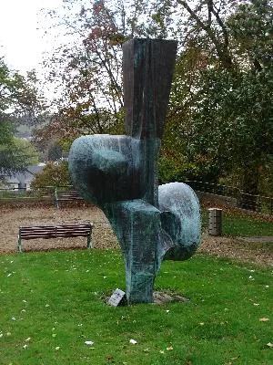 Statue Gérard Vincent dans le Jardin public des Capucins à Évreux