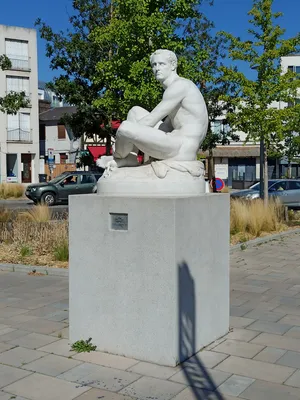 Statue L'Exilé par Ludovic Durand à Louviers